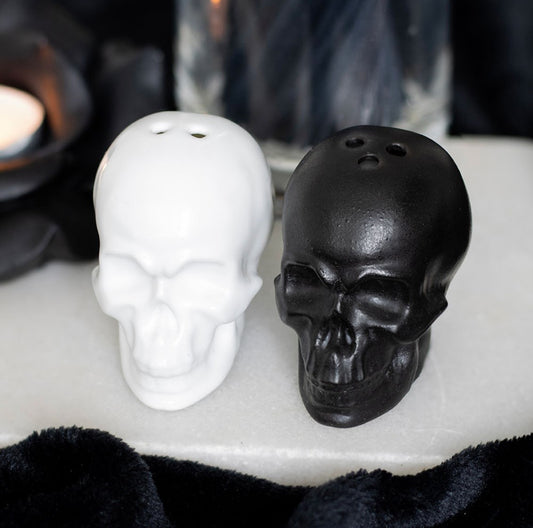 Skull salt and pepper shakers